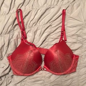 Victoria’s Secret bombshell bra